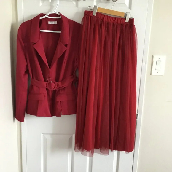 Two-piece Set Jacket and Skirt Red Sz 14  US women Plus - Picture 1 of 12